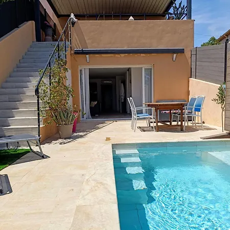 2 Pieces Piscine Chauffee Calme Apercu